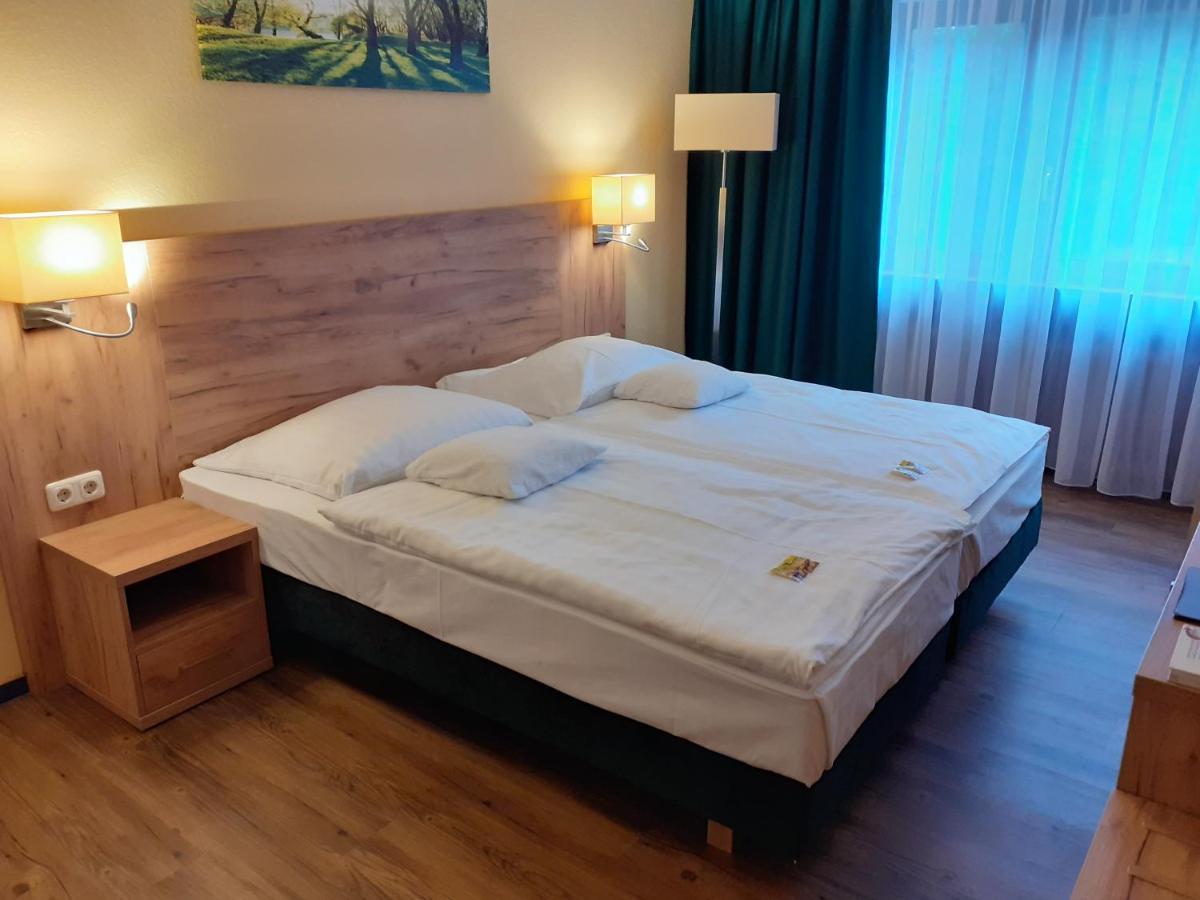 Land-Gut-Hotel Zum Alten Forsthaus - Aufladestation Fuer Elektroautos Hürtgenwald Exterior foto