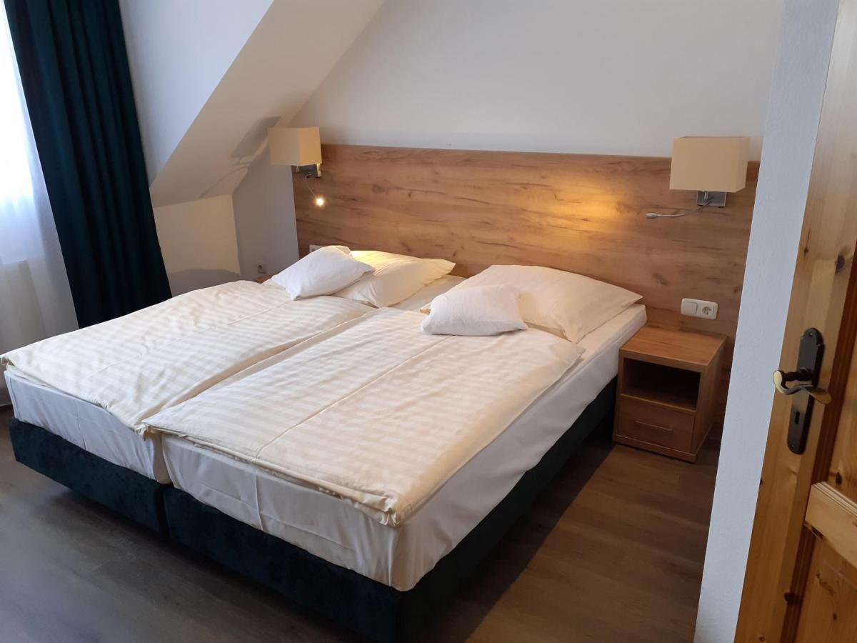 Land-Gut-Hotel Zum Alten Forsthaus - Aufladestation Fuer Elektroautos Hürtgenwald Exterior foto