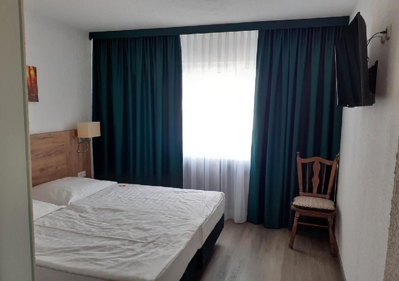 Land-Gut-Hotel Zum Alten Forsthaus - Aufladestation Fuer Elektroautos Hürtgenwald Exterior foto