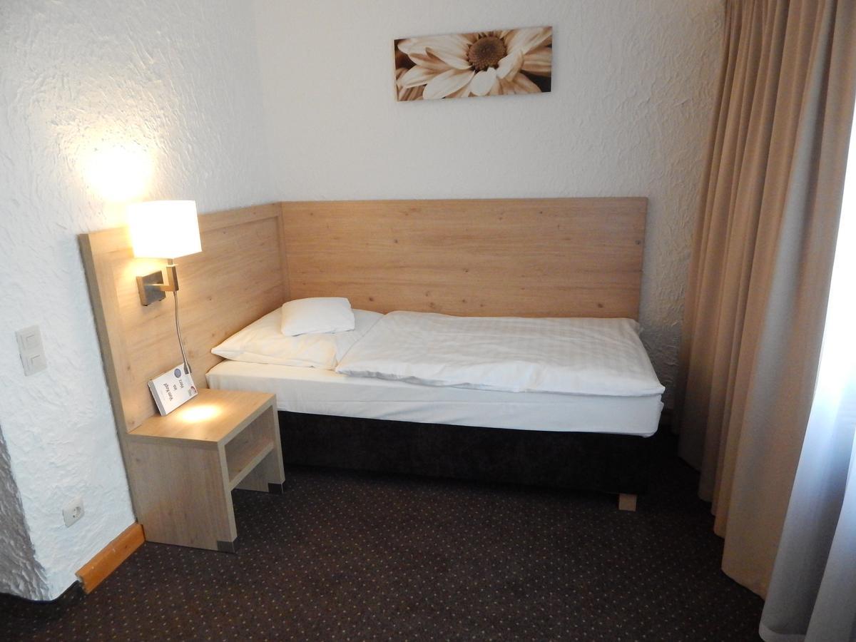 Land-Gut-Hotel Zum Alten Forsthaus - Aufladestation Fuer Elektroautos Hürtgenwald Exterior foto
